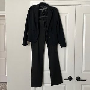 NY & Co black woman’s suite set